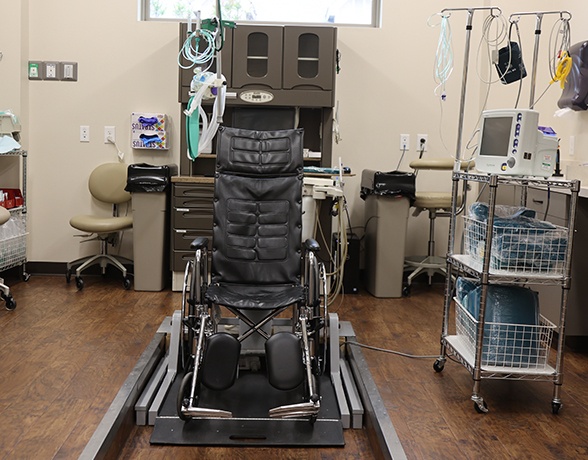 Wheelchair accessible dental treatment room